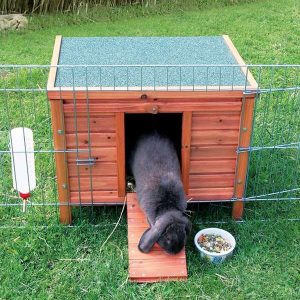 Trixie Natura Kleintierhaus 60 x 47 x 50 cm, für Kaninchen und Meerschweinchenhaus lasiertem Kiefernholz, Dach mit besandeter Dachpappe.